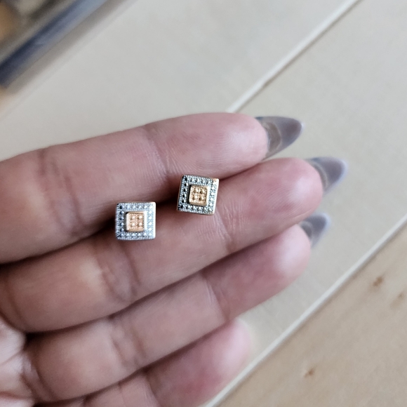 Two tone stud earrings - Picture 5 of 5